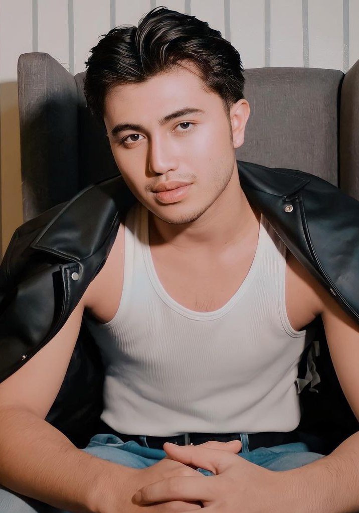 伊坦·罗萨莱斯