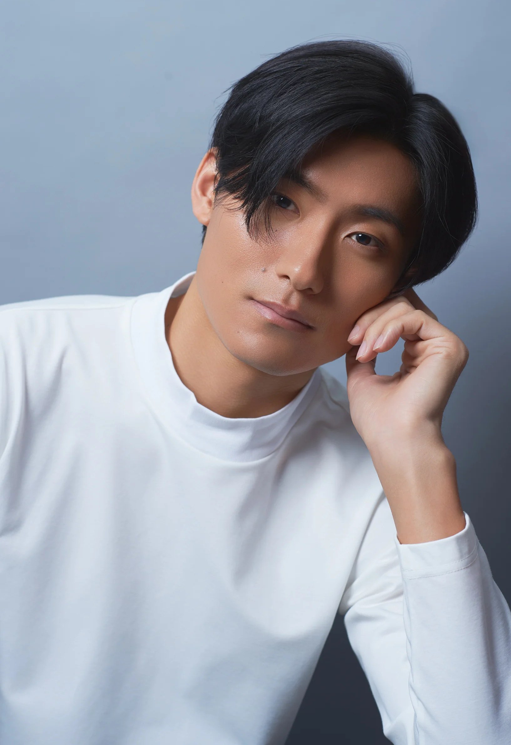 松谷鹰也