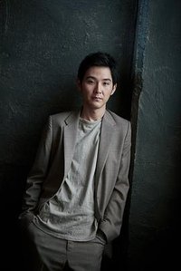 侦探先生，你的背包开了