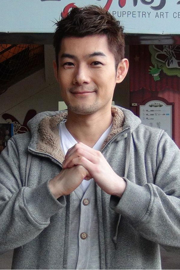 施易男