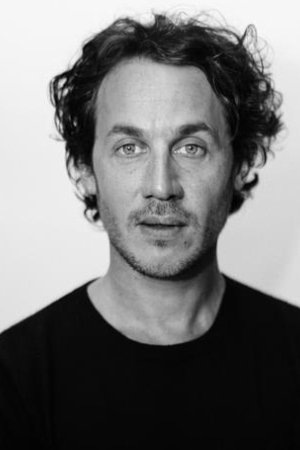 达斯汀·德姆里-伯恩斯