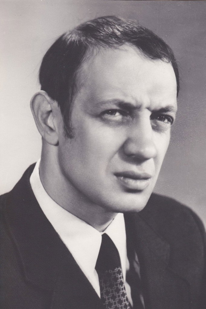 Илья Авербах