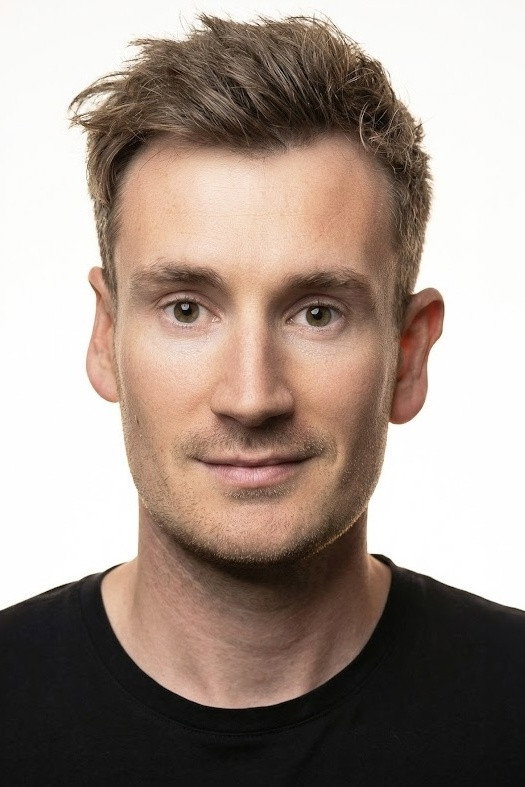 Oli White