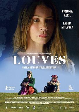 擦掉眼泪的女人