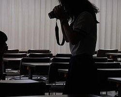 那女孩在海边舞蹈